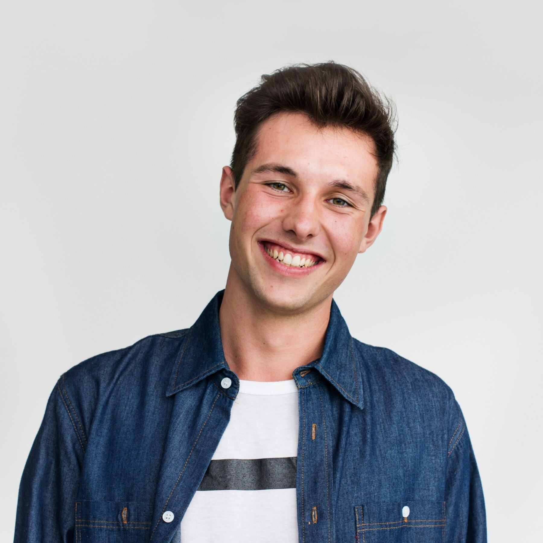 Testimonials Young Man Smiling Happy Concept P9BB3GM 1